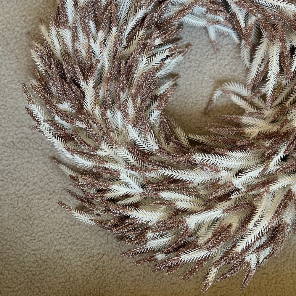 White Faux Pampas Grass Wreath (NWOT) - Picture 3 of 9